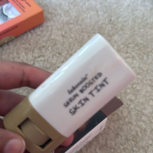 Beauty Balm Serum Boosted Skin Tint – Hydrating Tinted Moisturizer opened box - Picture 13 of 15